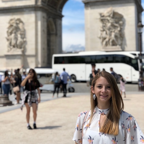 Meet Your Posher, Nicole - Picture 2 of 7